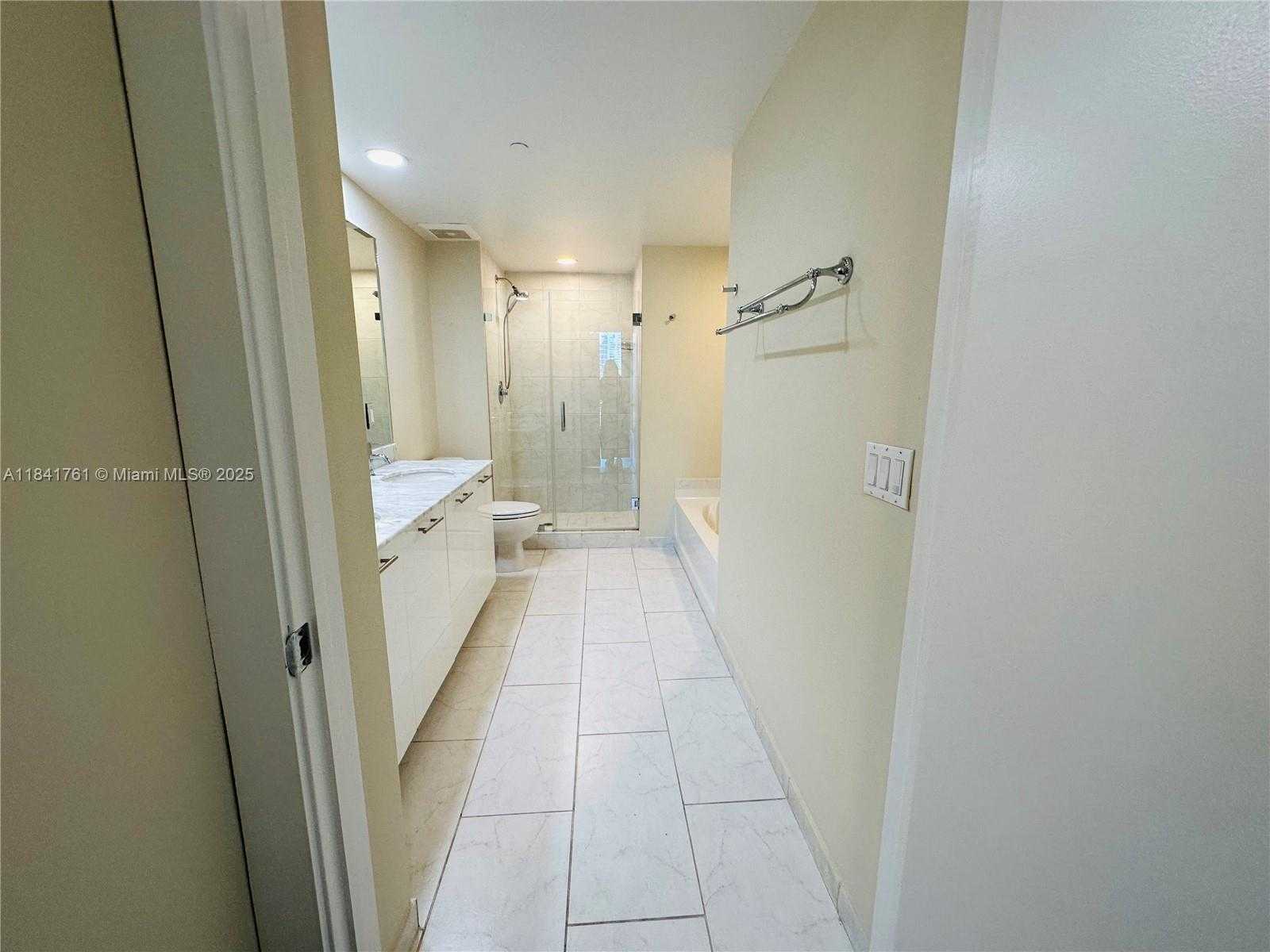 Small Image of 950 BRICKELL BAY DR #1905, Miami Number 9
