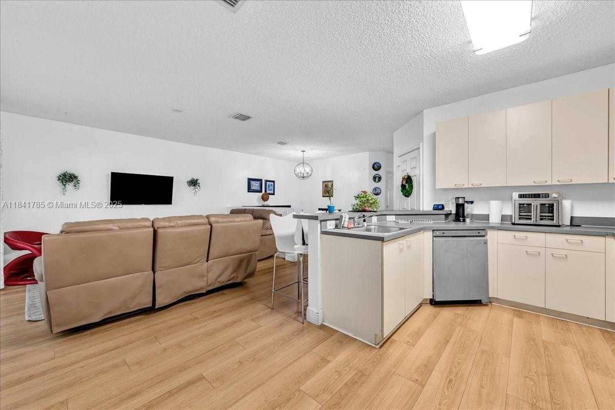 Small Image of 16354 SOUTH WEST 48TH ST, Miramar Number 19