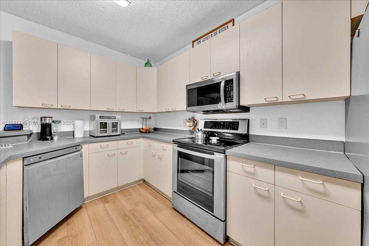 Small Image of 16354 SOUTH WEST 48TH ST, Miramar Number 20