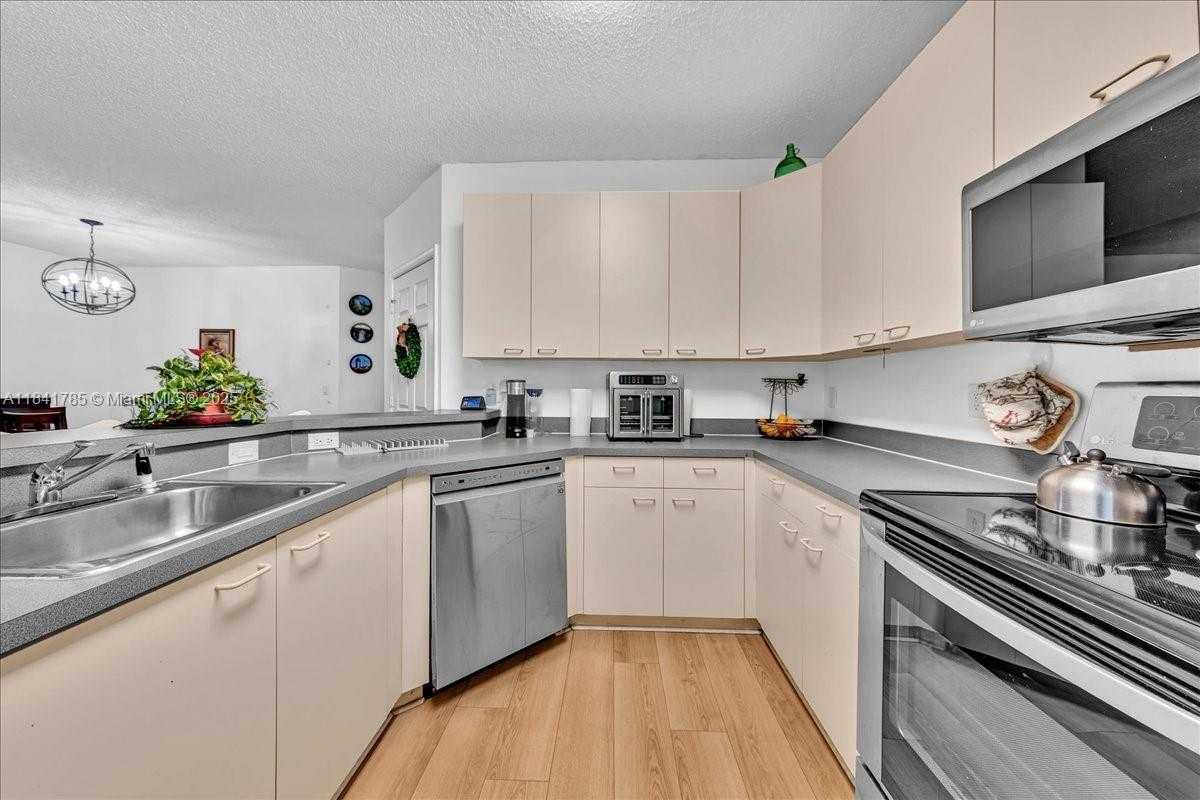 Small Image of 16354 SOUTH WEST 48TH ST, Miramar Number 21