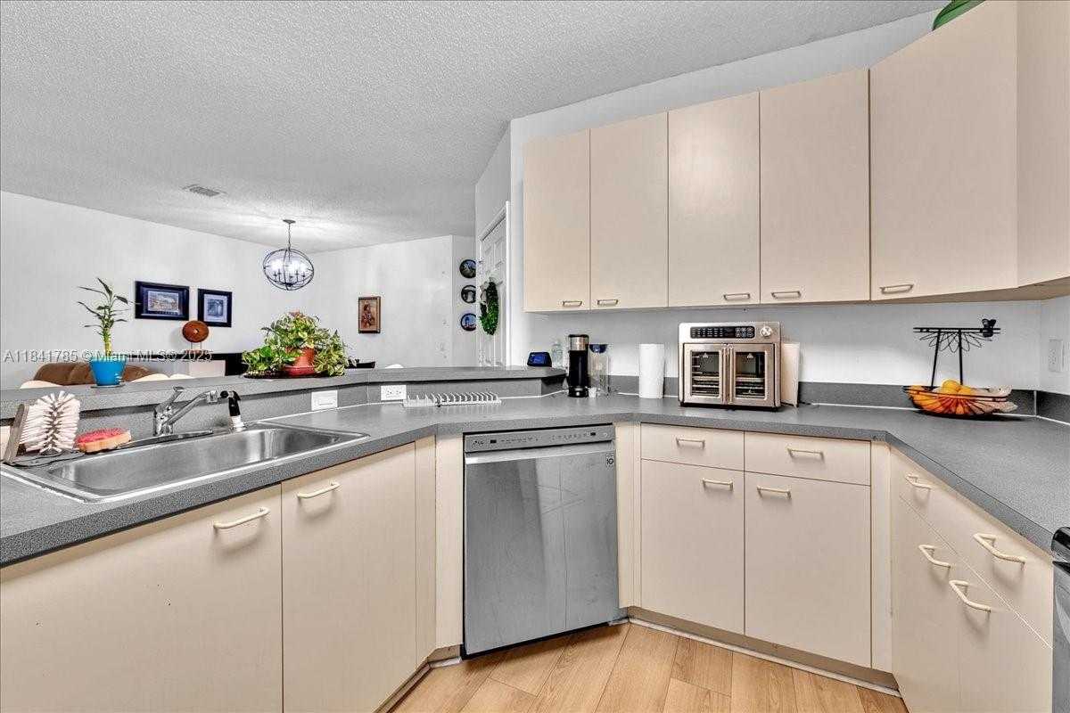 Small Image of 16354 SOUTH WEST 48TH ST, Miramar Number 22