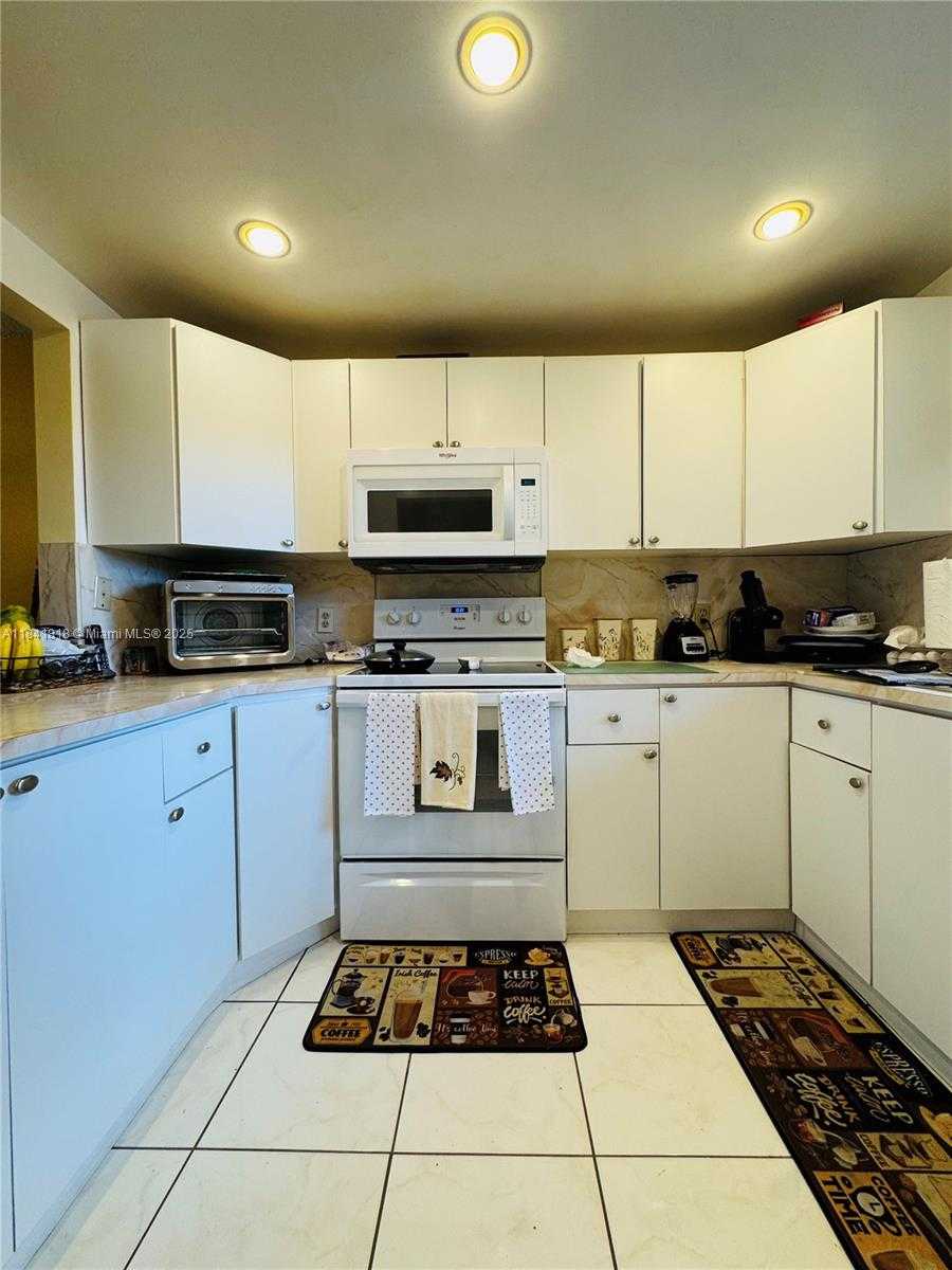 Small Image of 1750 WEST 46TH ST #210, Hialeah Number 10
