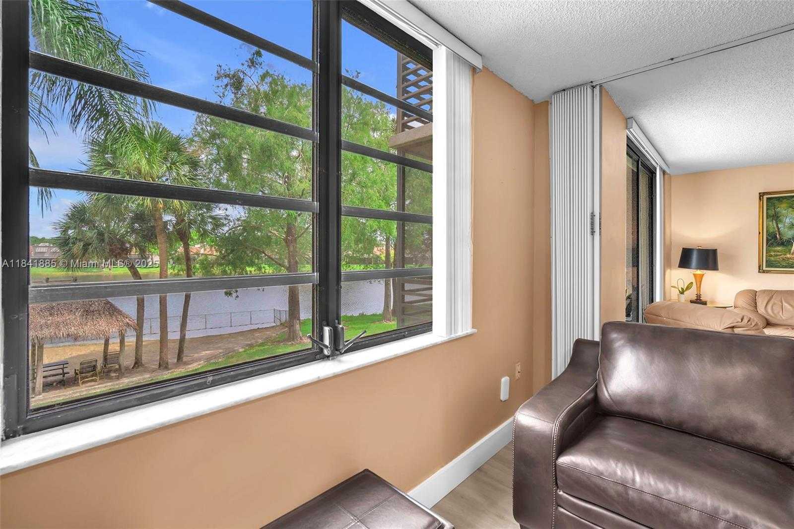 Small Image of 1101 COLONY POINT CIR #207, Pembroke Pines Number 11