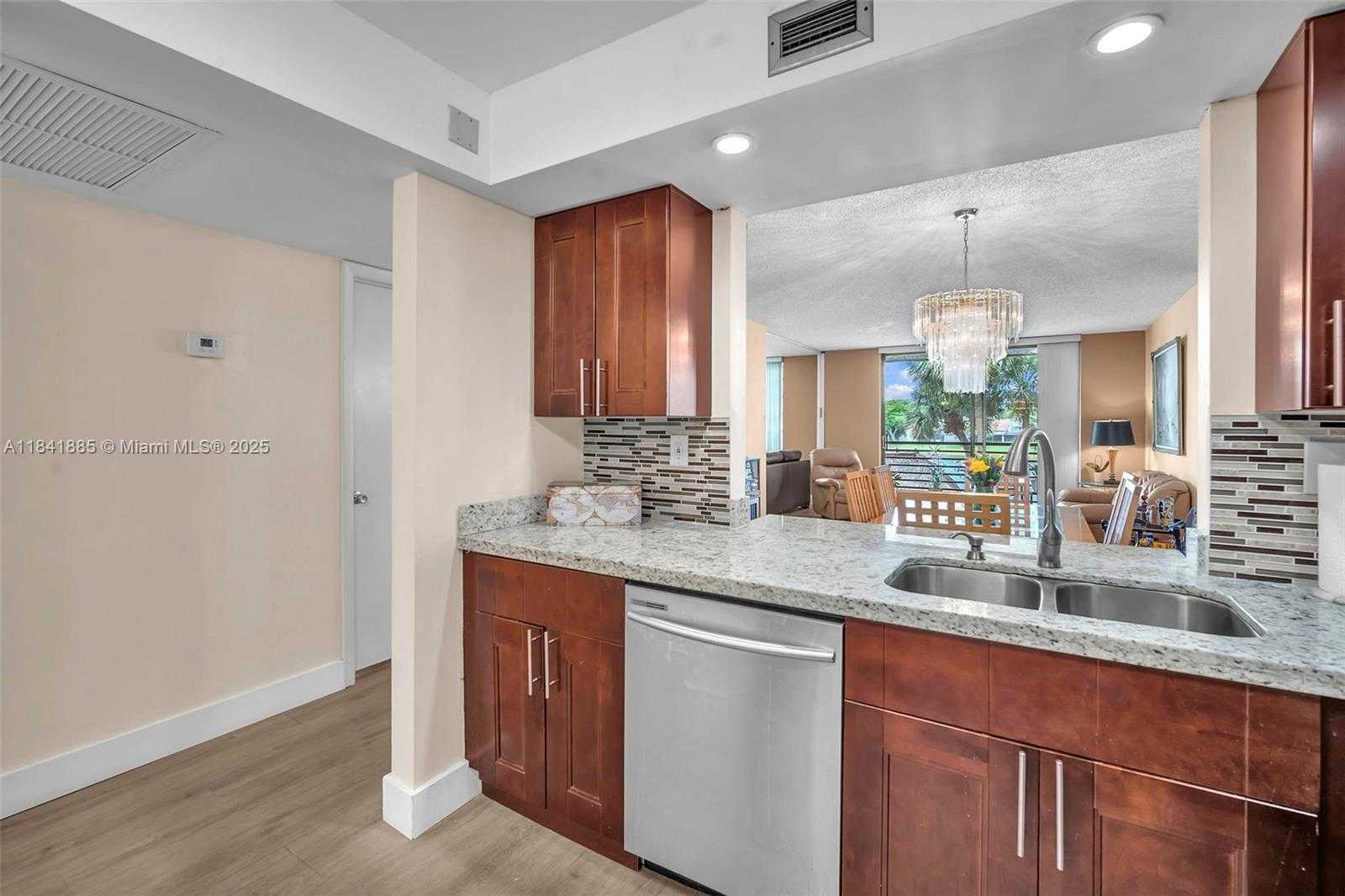 Small Image of 1101 COLONY POINT CIR #207, Pembroke Pines Number 14