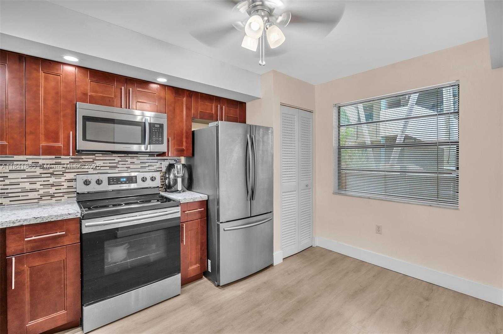 Small Image of 1101 COLONY POINT CIR #207, Pembroke Pines Number 15