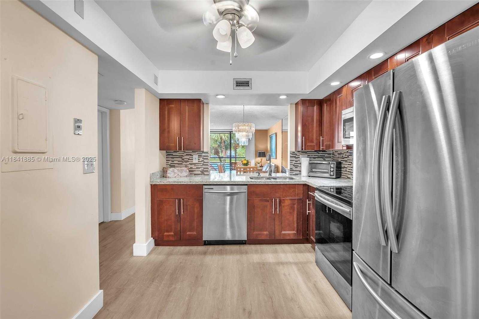Small Image of 1101 COLONY POINT CIR #207, Pembroke Pines Number 16