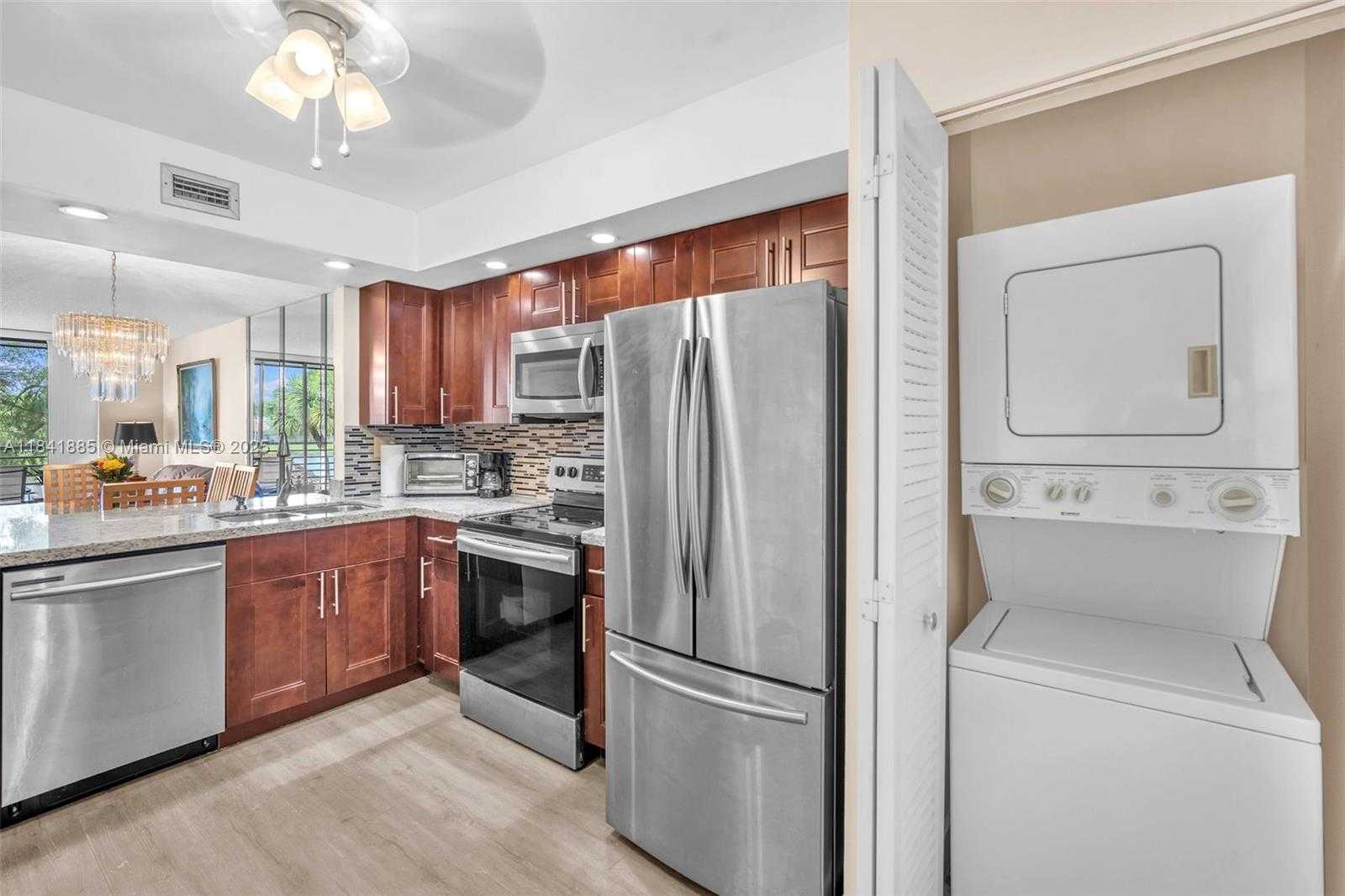 Small Image of 1101 COLONY POINT CIR #207, Pembroke Pines Number 17