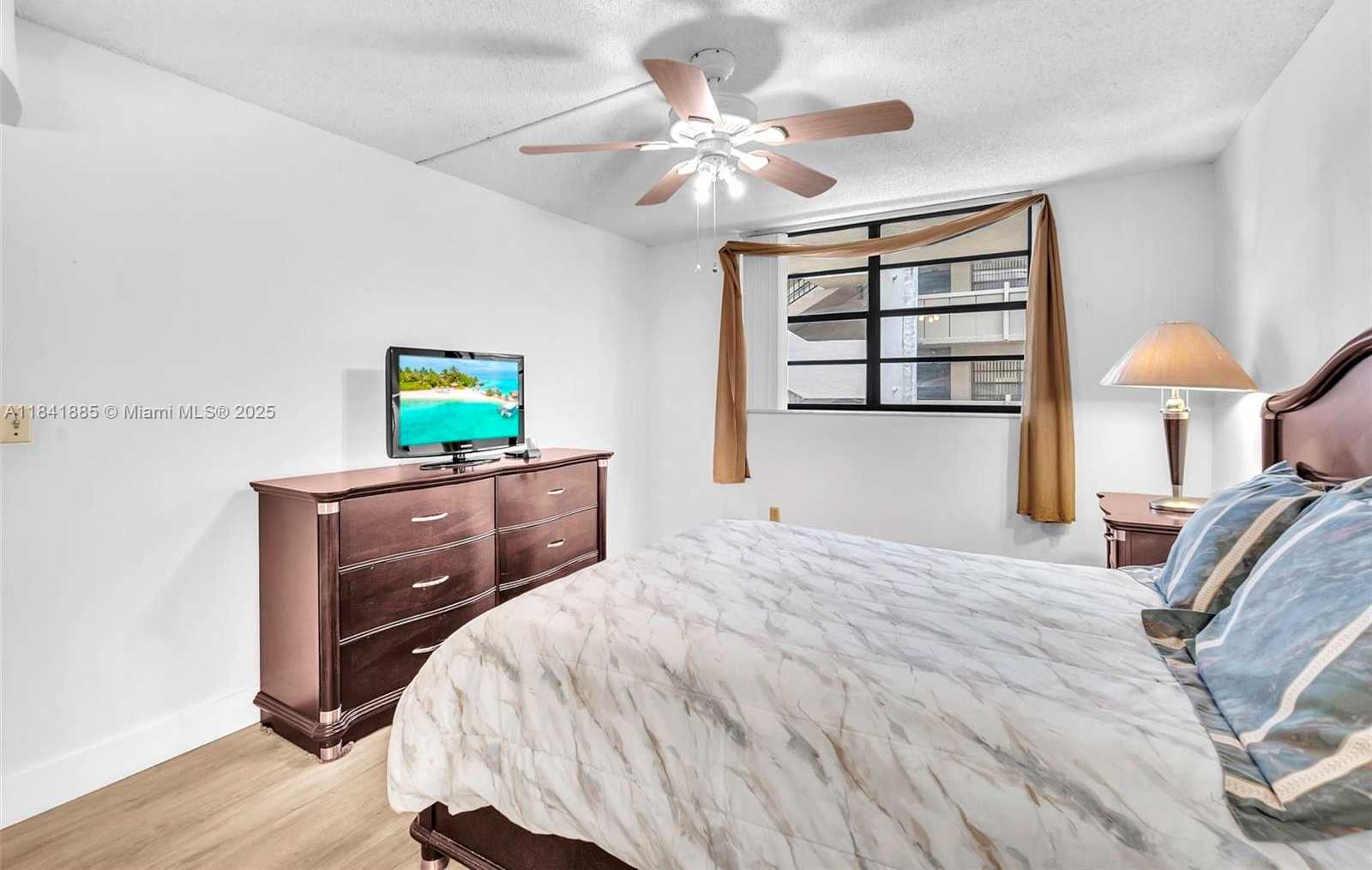 Small Image of 1101 COLONY POINT CIR #207, Pembroke Pines Number 18