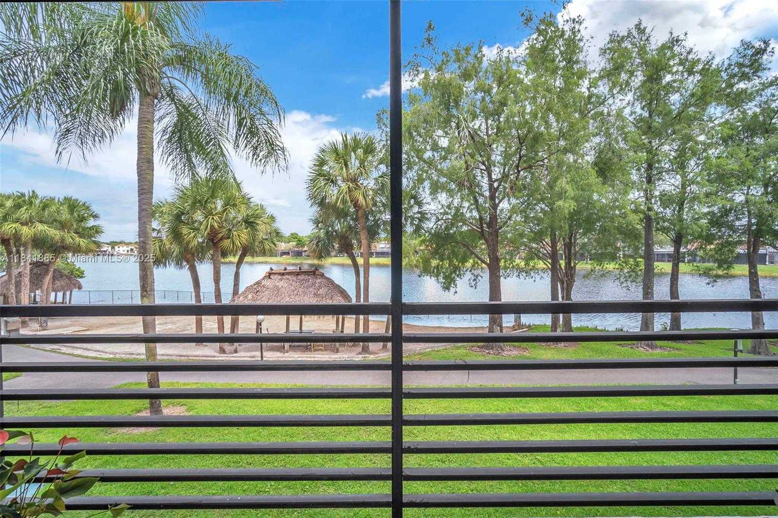 Small Image of 1101 COLONY POINT CIR #207, Pembroke Pines Number 22
