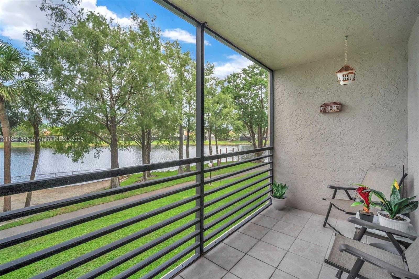 Small Image of 1101 COLONY POINT CIR #207, Pembroke Pines Number 23
