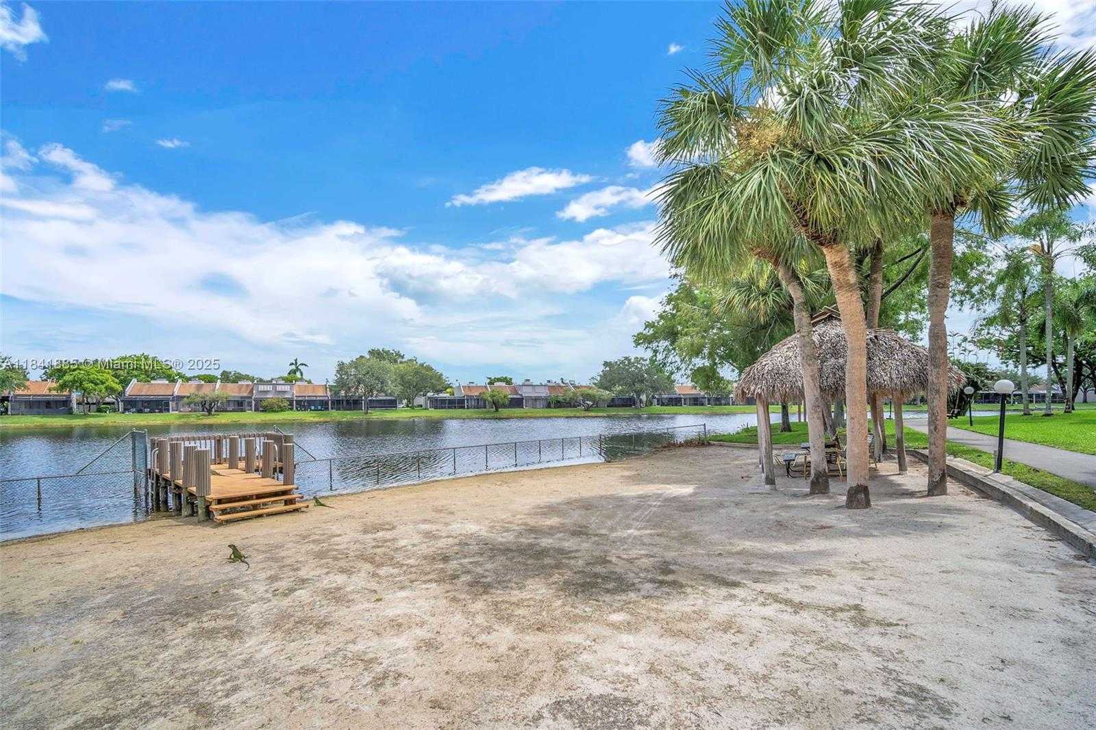 Small Image of 1101 COLONY POINT CIR #207, Pembroke Pines Number 24