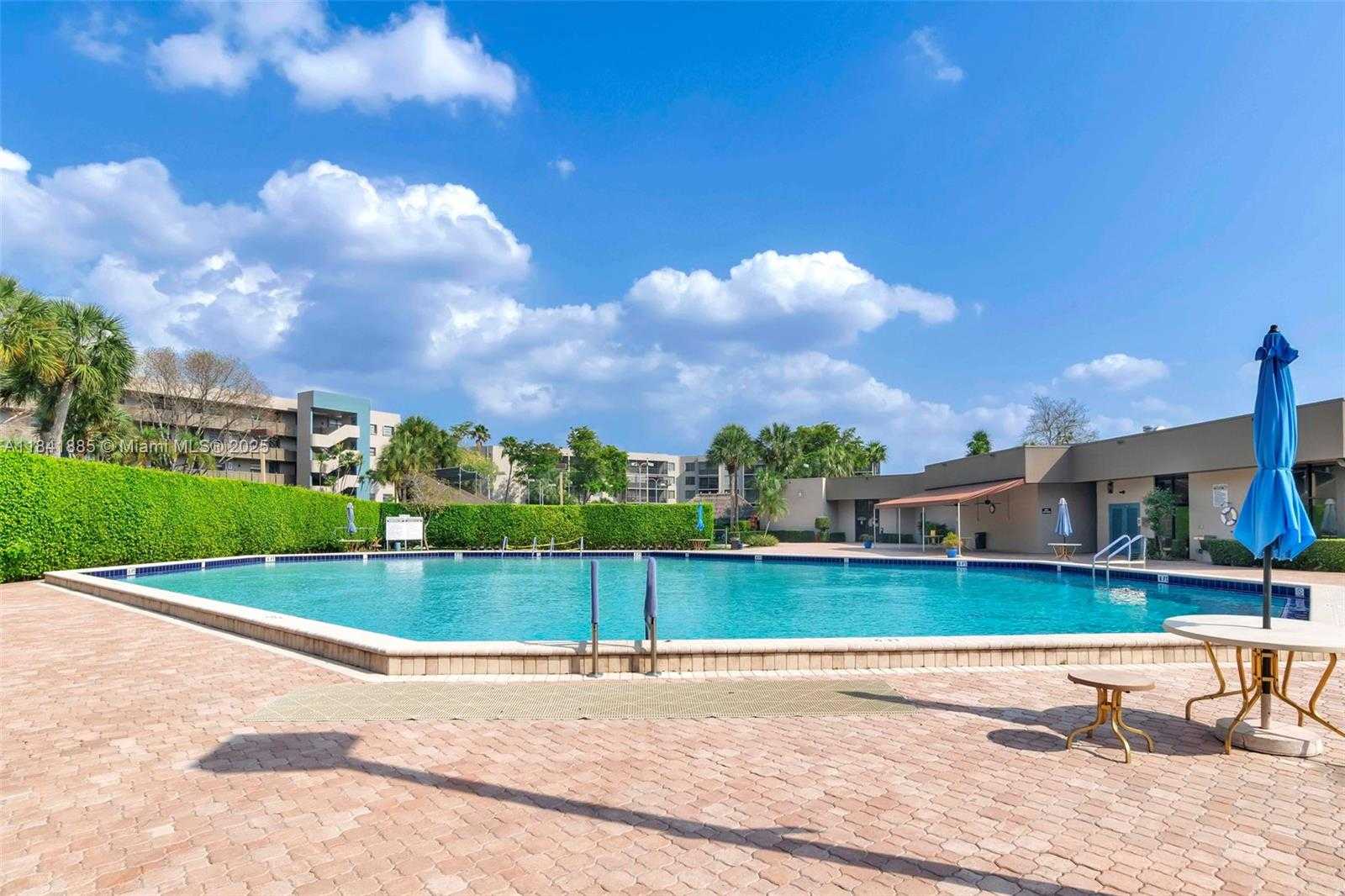Small Image of 1101 COLONY POINT CIR #207, Pembroke Pines Number 26
