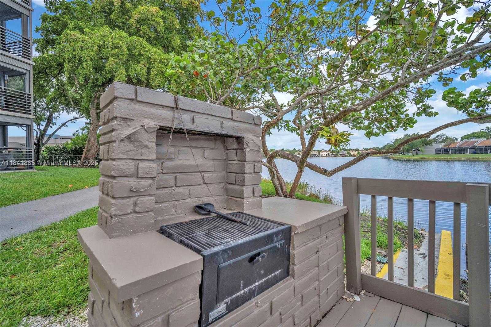 Small Image of 1101 COLONY POINT CIR #207, Pembroke Pines Number 28
