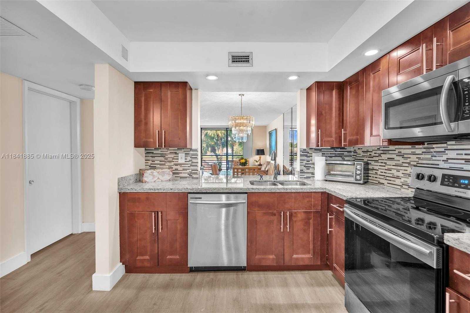 Small Image of 1101 COLONY POINT CIR #207, Pembroke Pines Number 3