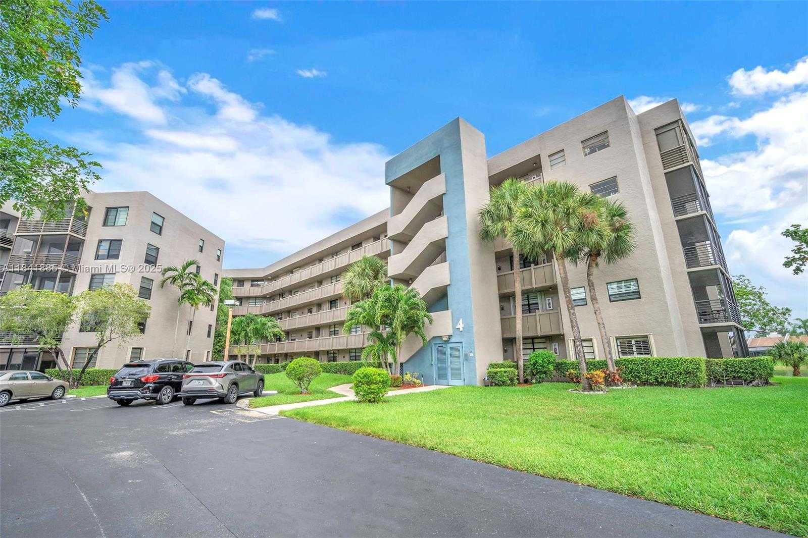 Small Image of 1101 COLONY POINT CIR #207, Pembroke Pines Number 31
