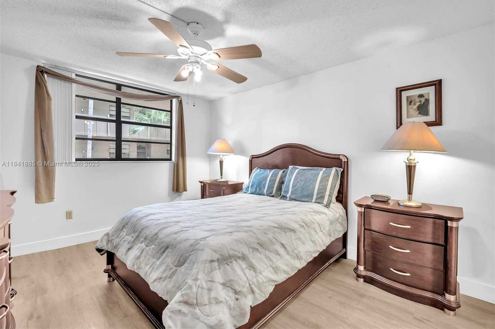 Small Image of 1101 COLONY POINT CIR #207, Pembroke Pines Number 4