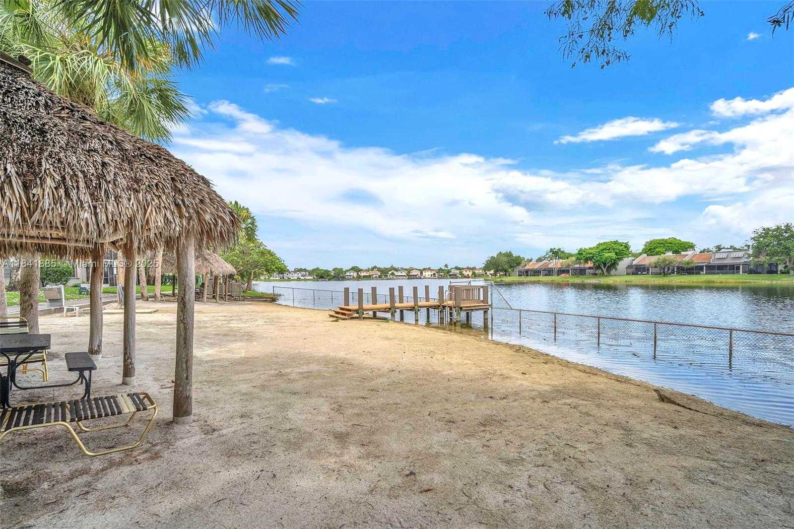 Small Image of 1101 COLONY POINT CIR #207, Pembroke Pines Number 5