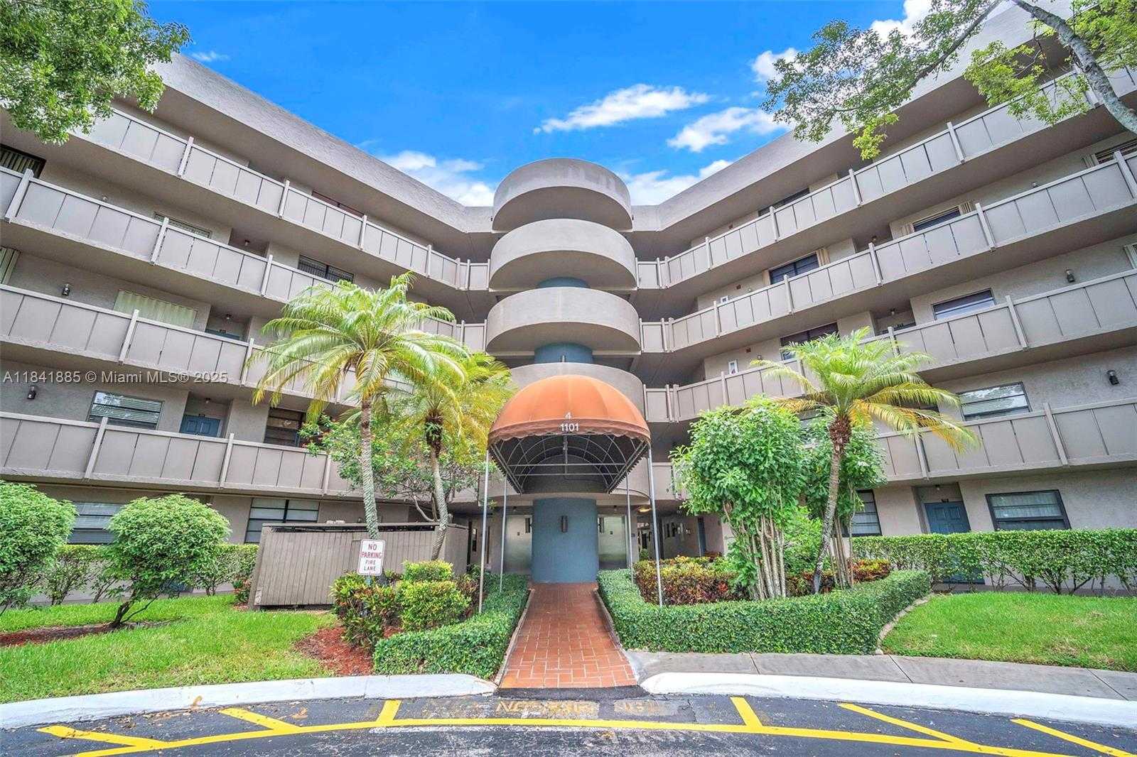 Small Image of 1101 COLONY POINT CIR #207, Pembroke Pines Number 6