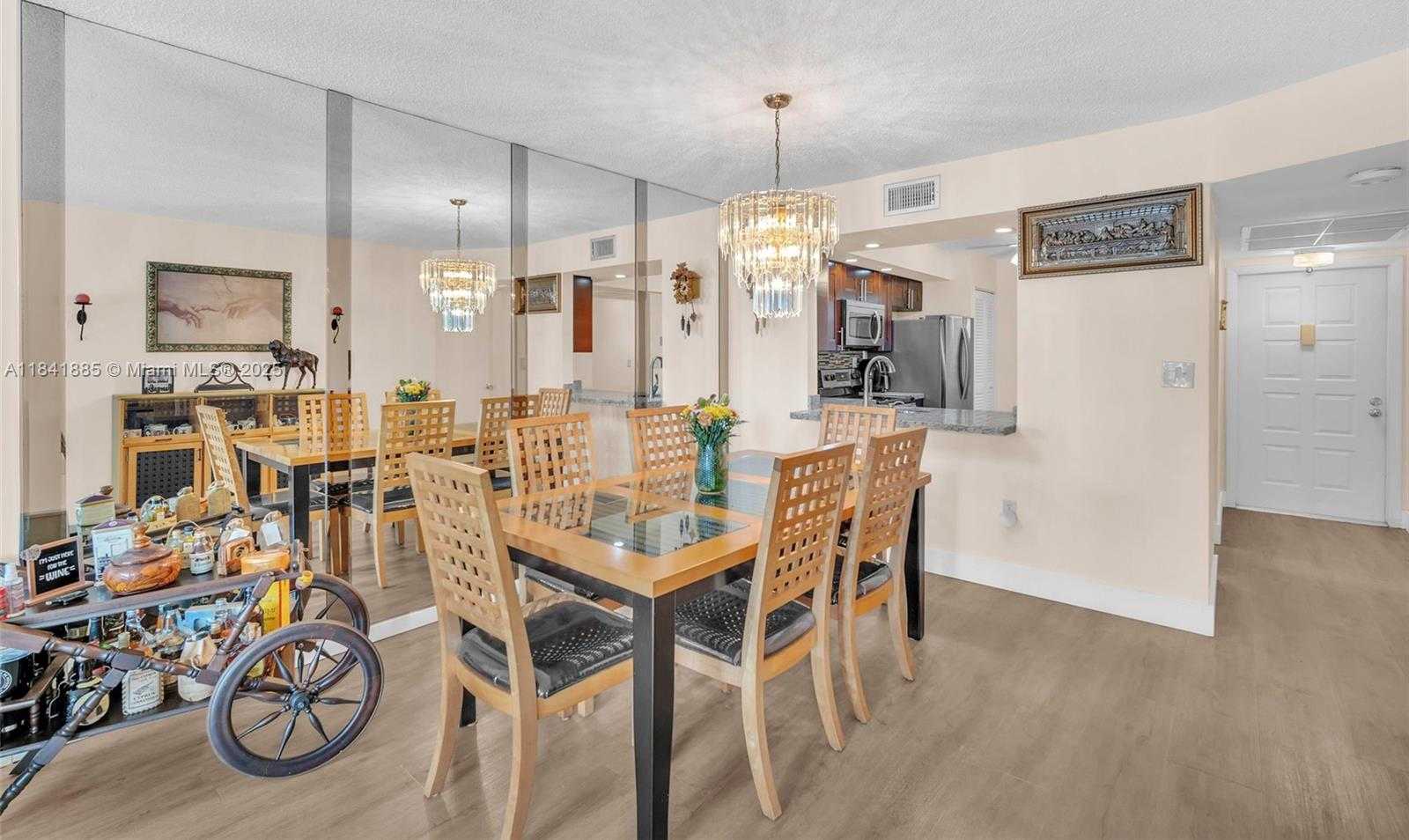 Small Image of 1101 COLONY POINT CIR #207, Pembroke Pines Number 8