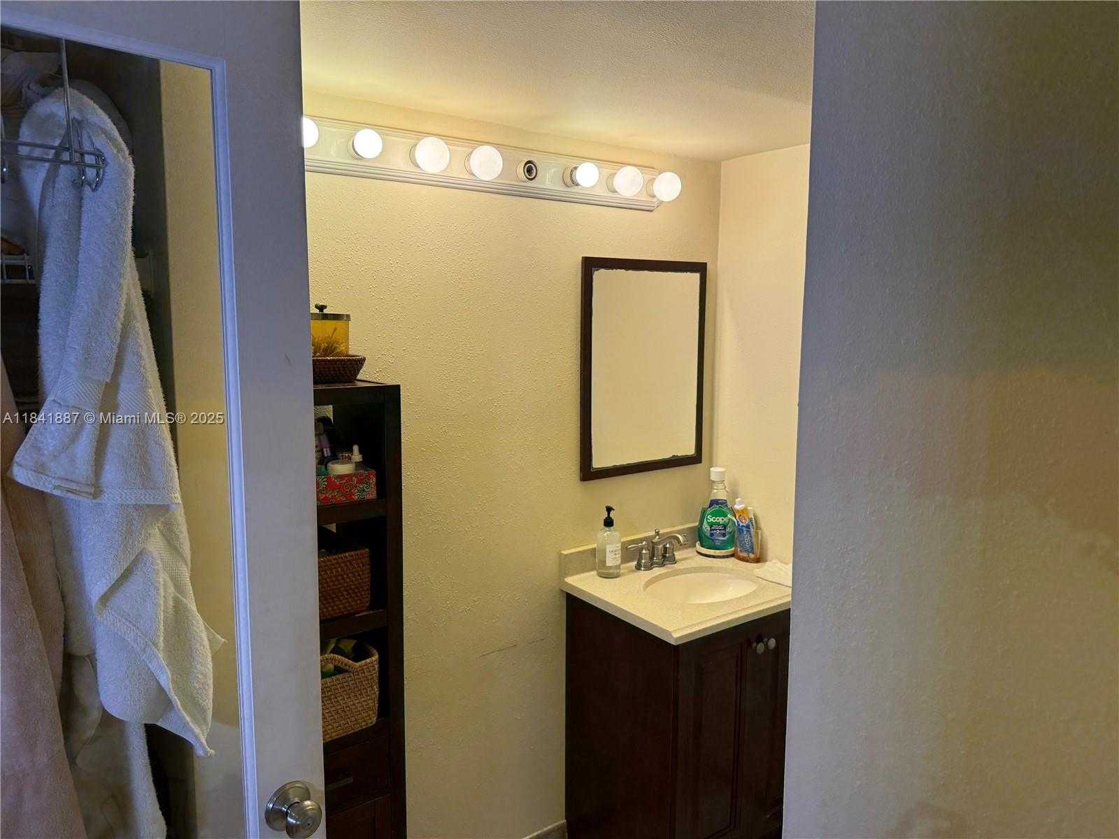 Small Image of 6800 CYPRESS ROAD #103, Plantation Number 11