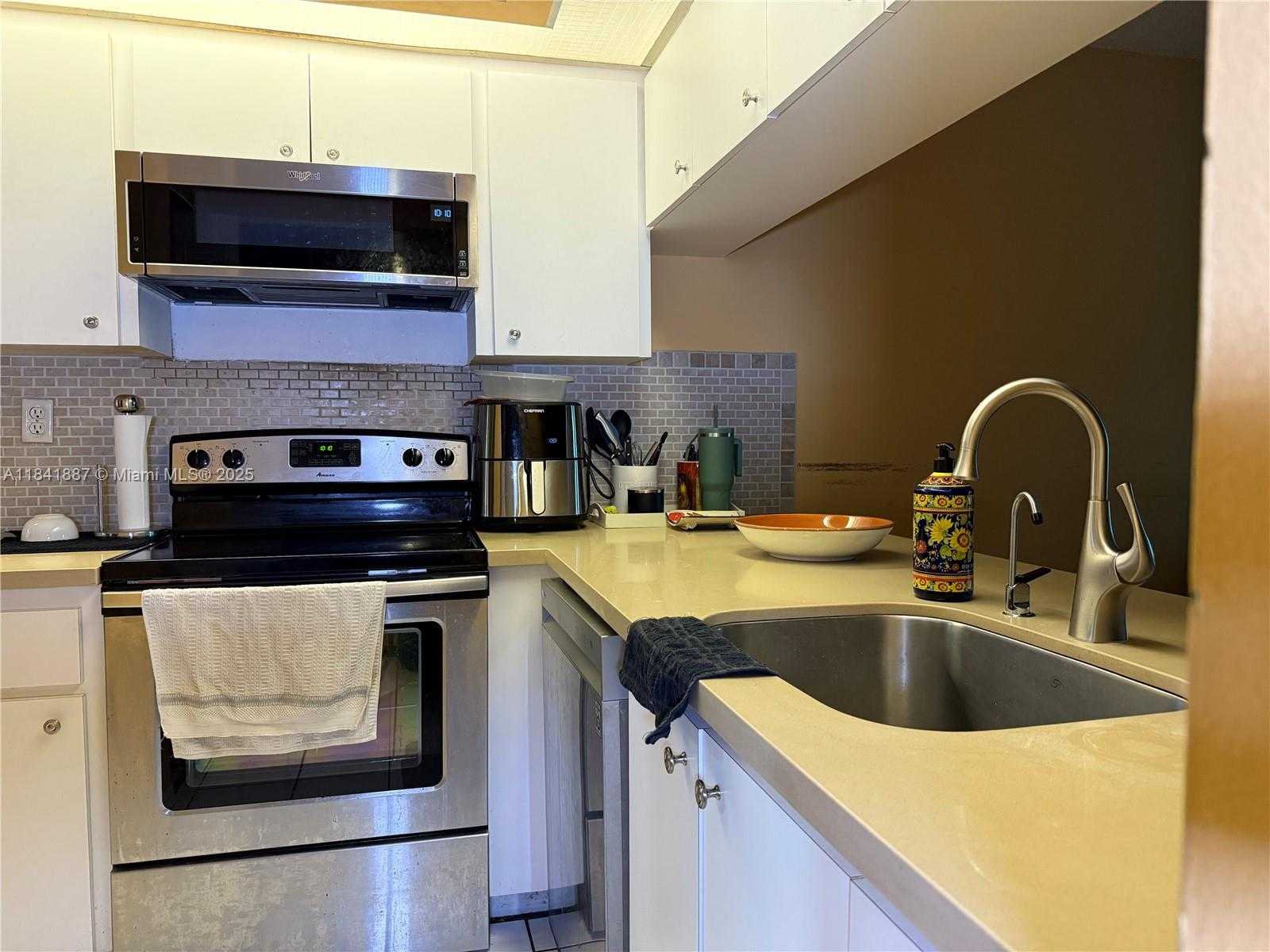 Small Image of 6800 CYPRESS ROAD #103, Plantation Number 5