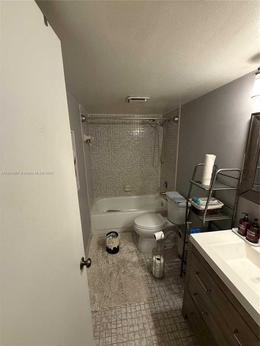 Small Image of 6800 CYPRESS ROAD #103, Plantation Number 9