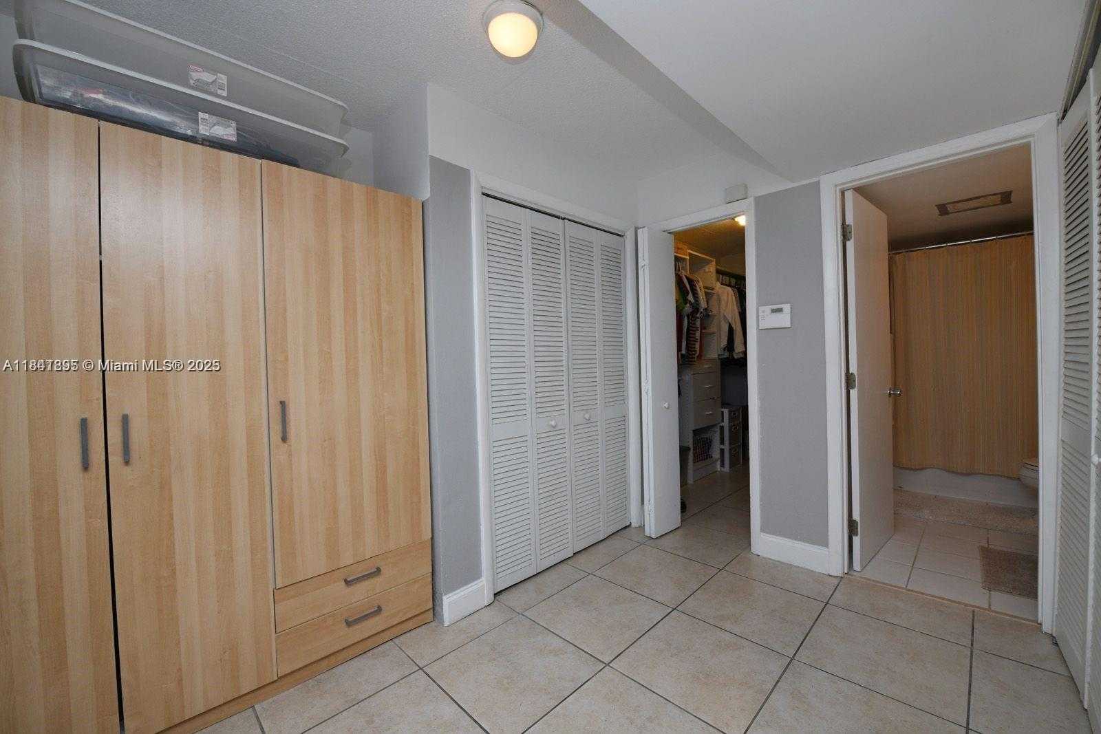 Small Image of 1045 10TH ST #907, Miami Beach Number 13