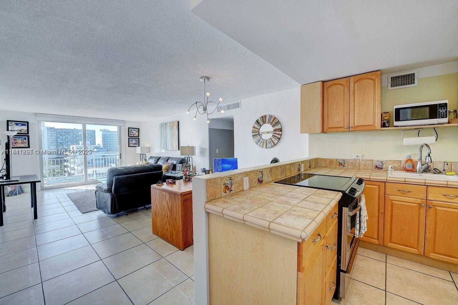 Small Image of 1045 10TH ST #907, Miami Beach Number 6