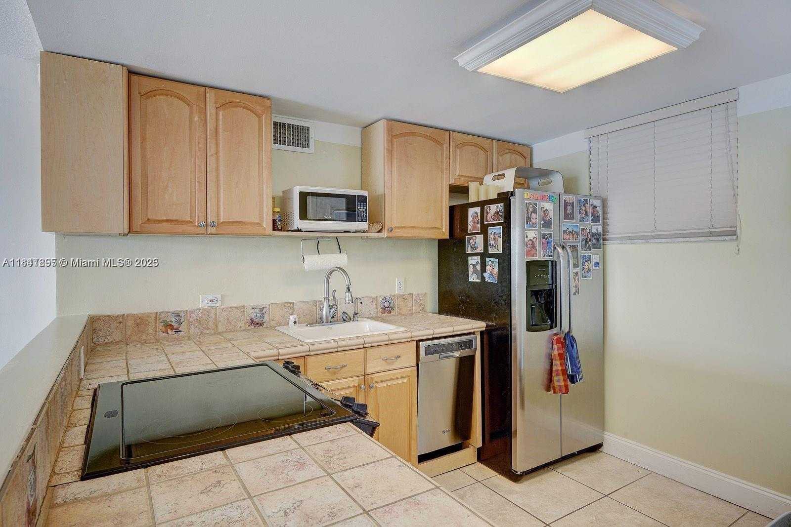 Small Image of 1045 10TH ST #907, Miami Beach Number 9