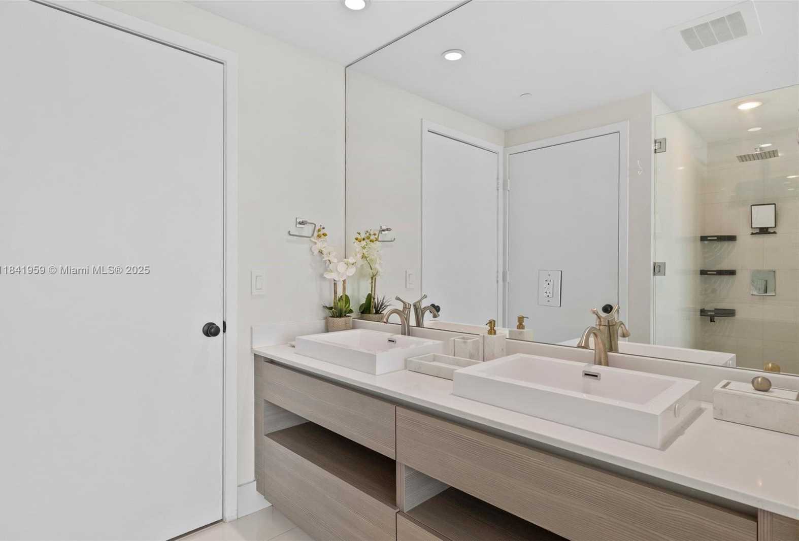 Small Image of 460 NORTH EAST 28TH ST #1605, Miami Number 19
