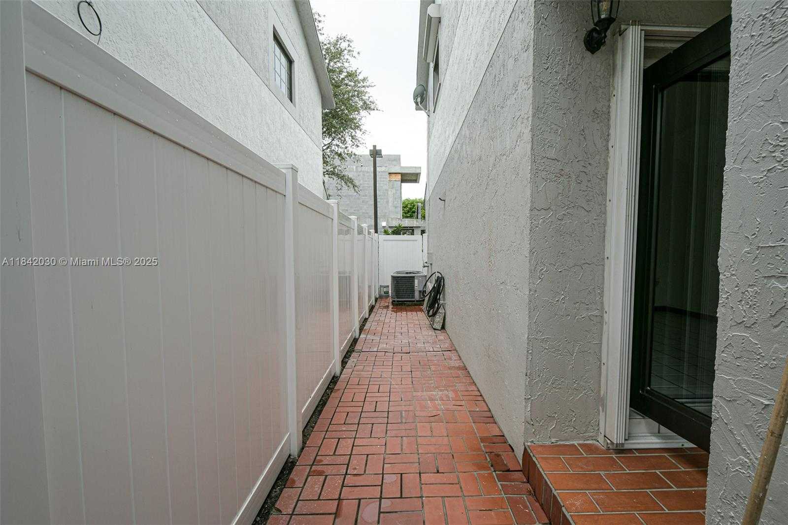 Small Image of 3542 SOUTH WEST 17 STREET #2B, Miami Number 25