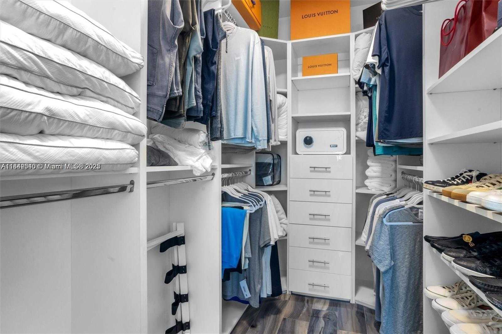 Small Image of 3801 COLLINS AVE #1104, Miami Beach Number 21