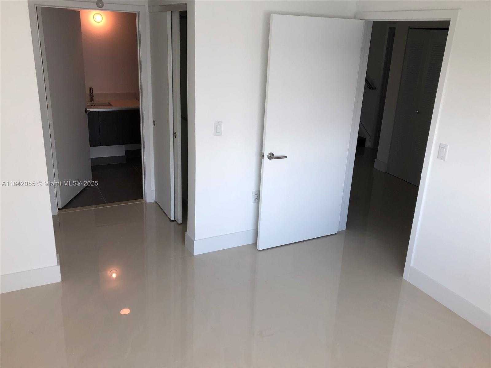 Small Image of 6620 INDIAN CREEK DR #713, Miami Beach Number 14