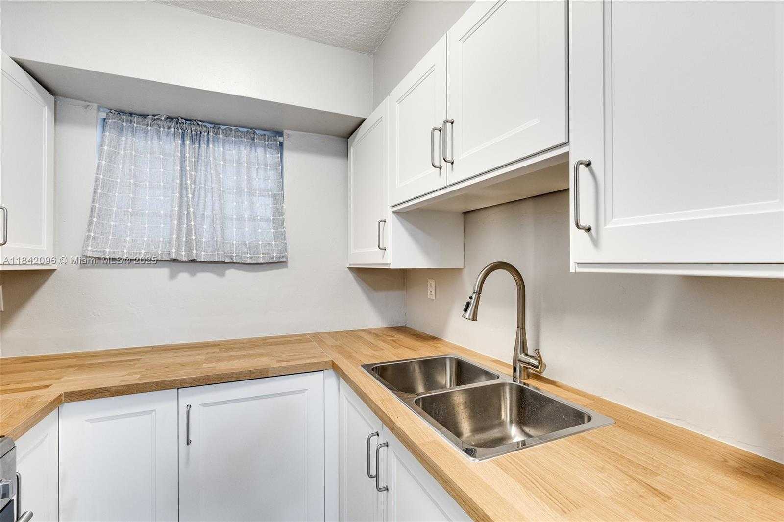 Small Image of 2465 SOUTH WEST 18TH AVENUE #3208, Miami Number 4
