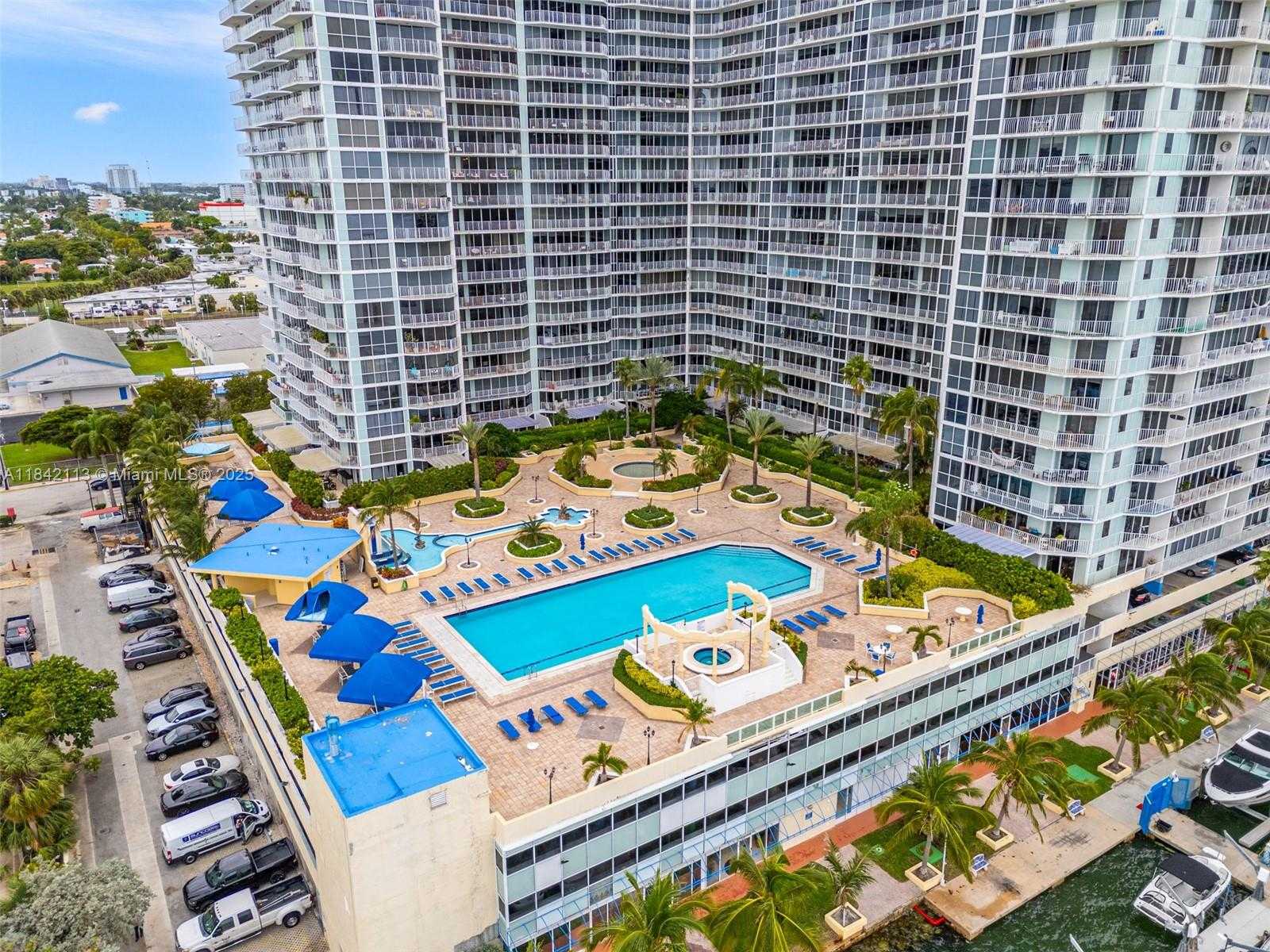 Small Image of 7601 E TREASURE DR #1915, North Bay Village Number 11