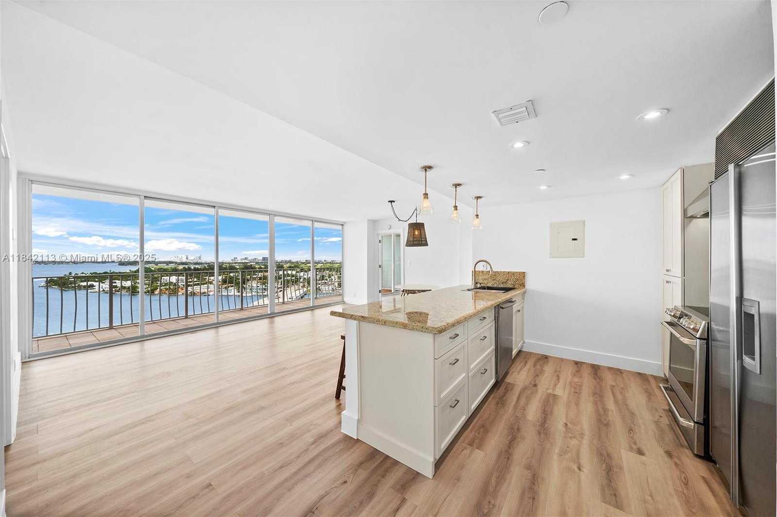 Small Image of 7601 E TREASURE DR #1915, North Bay Village Number 20
