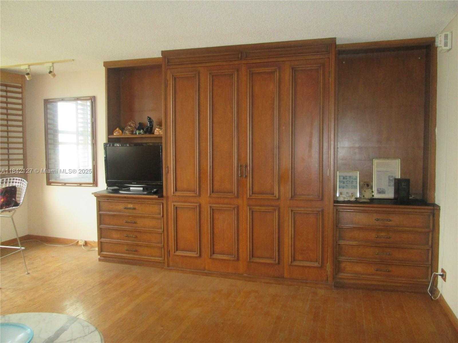 Small Image of 251 174TH ST #710, Sunny Isles Beach Number 2