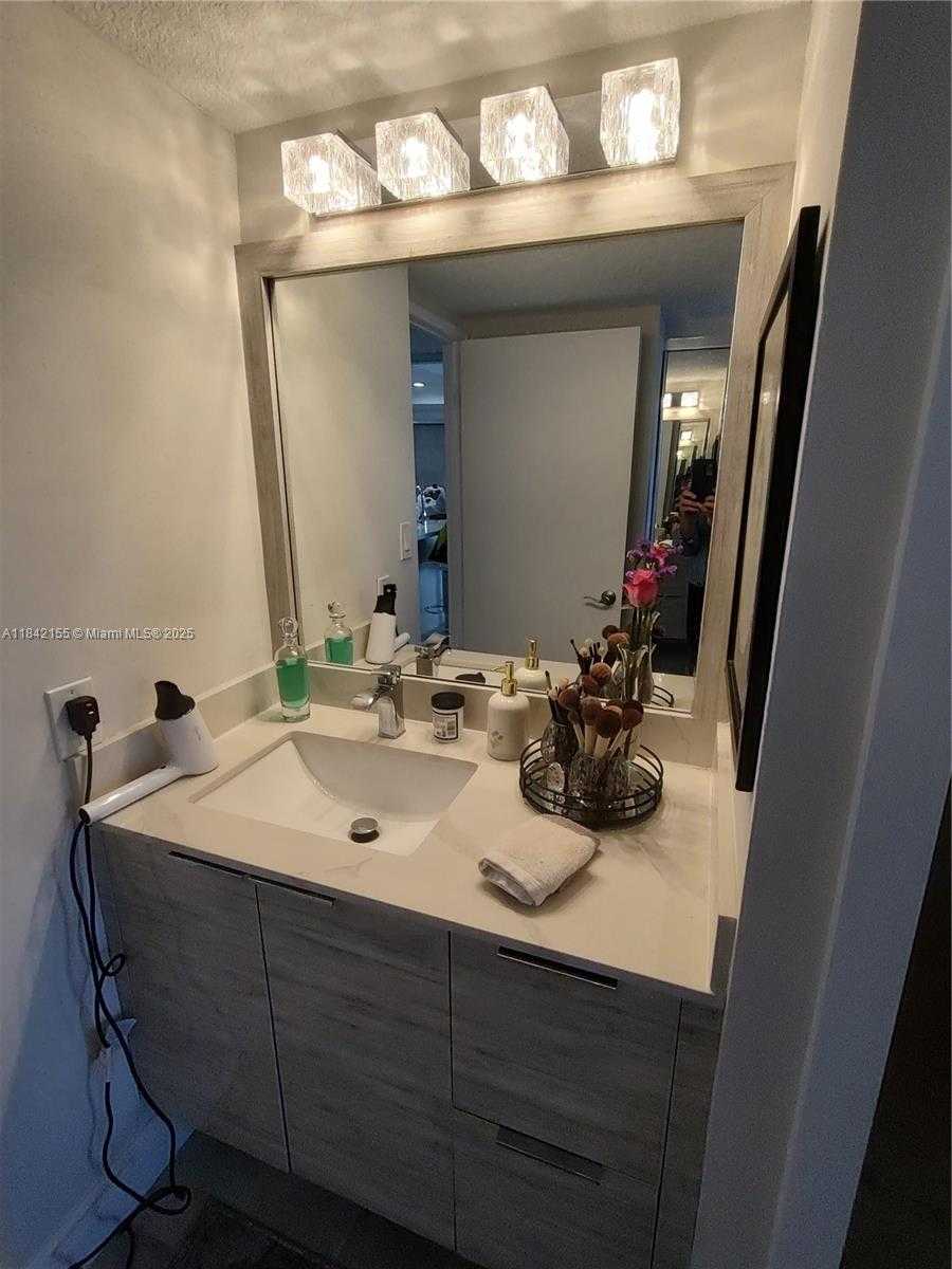 Small Image of 20505 EAST COUNTRY CLUB DR #833, Aventura Number 23