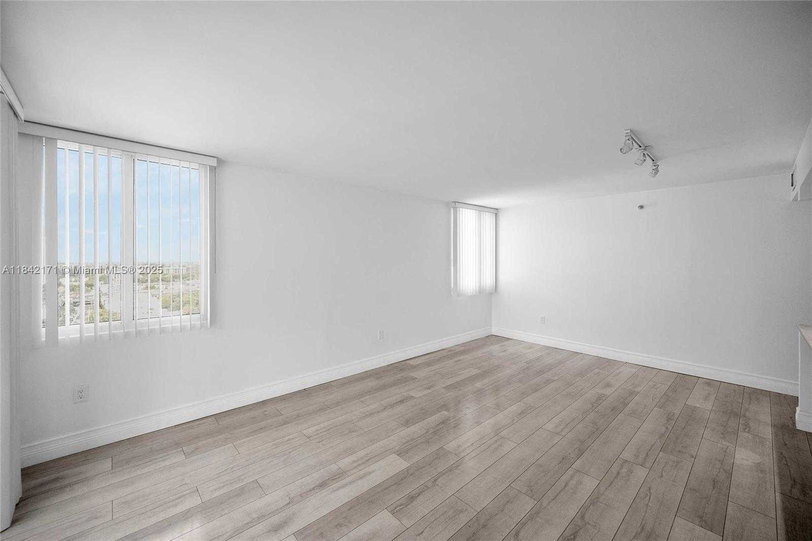Small Image of 850 NORTH MIAMI AVE #W-1804, Miami Number 48