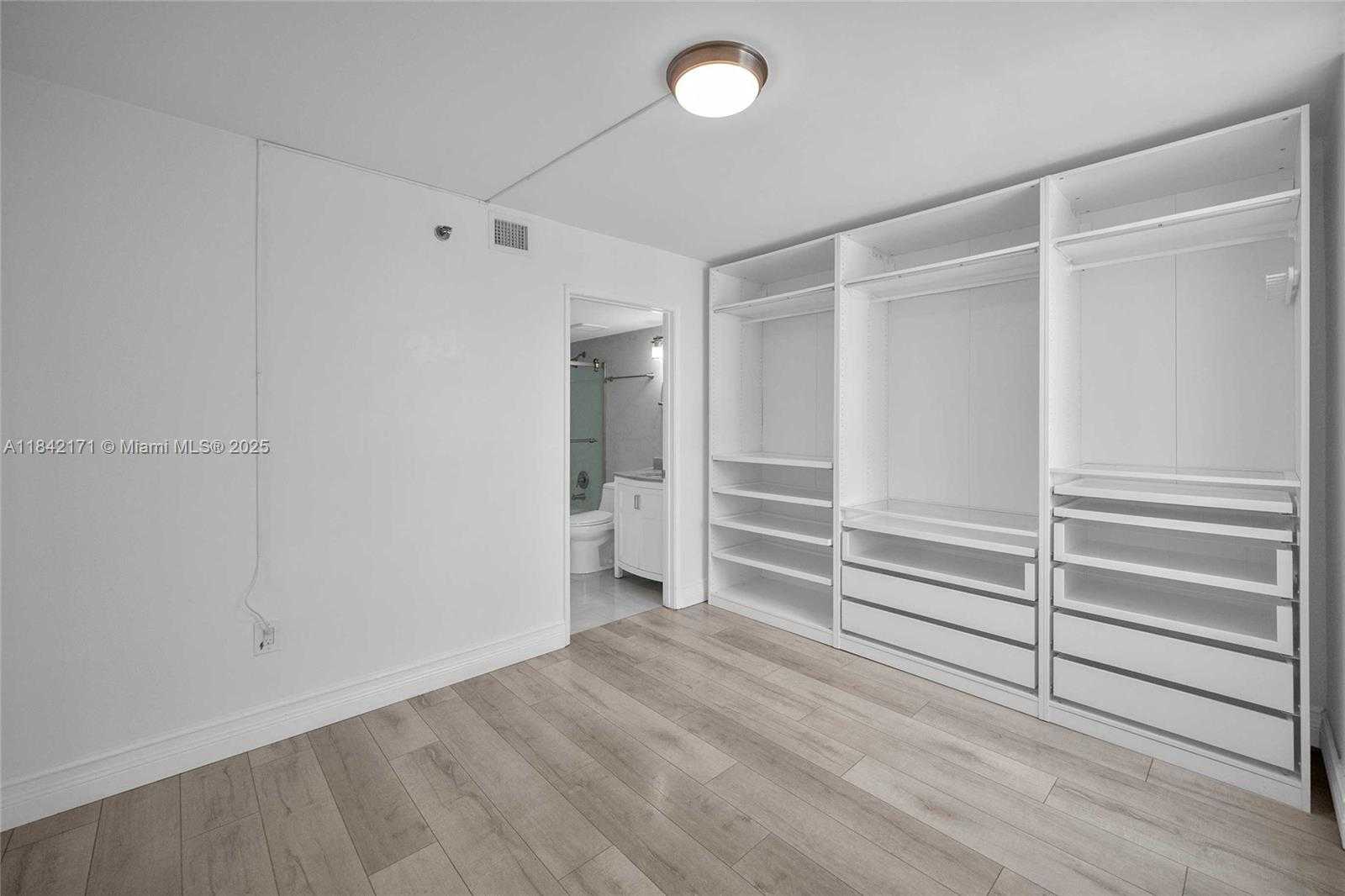 Small Image of 850 NORTH MIAMI AVE #W-1804, Miami Number 53