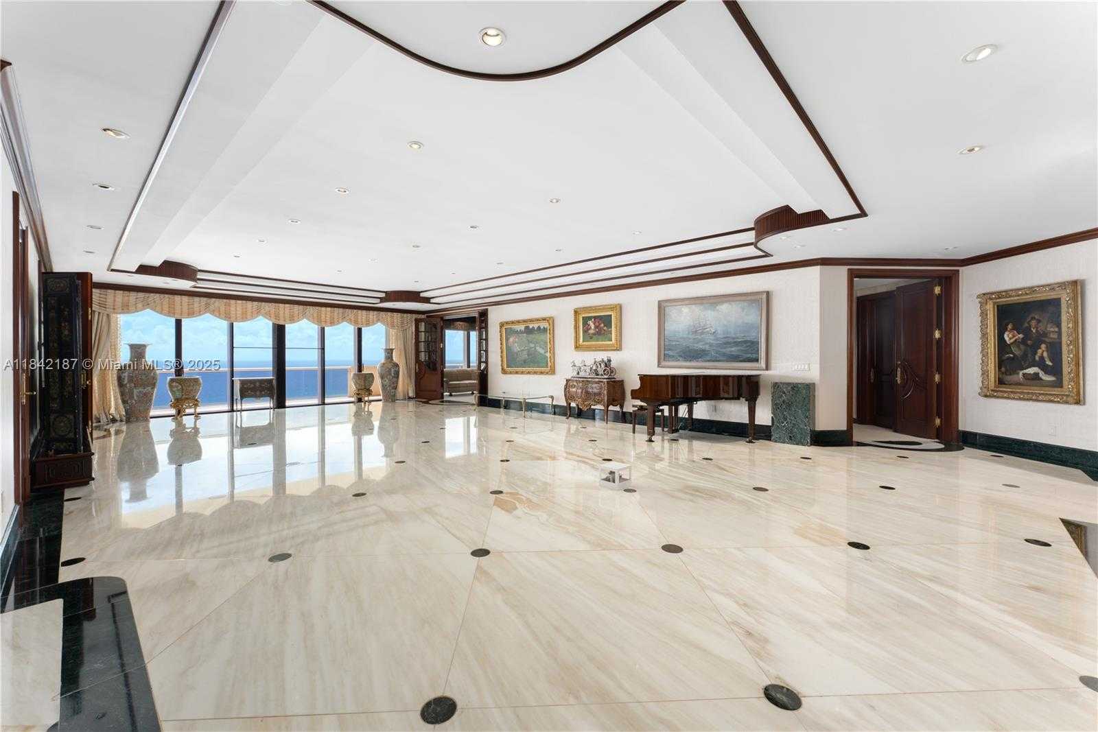 Small Image of 5757 COLLINS AVE #PH-4, Miami Beach Number 10