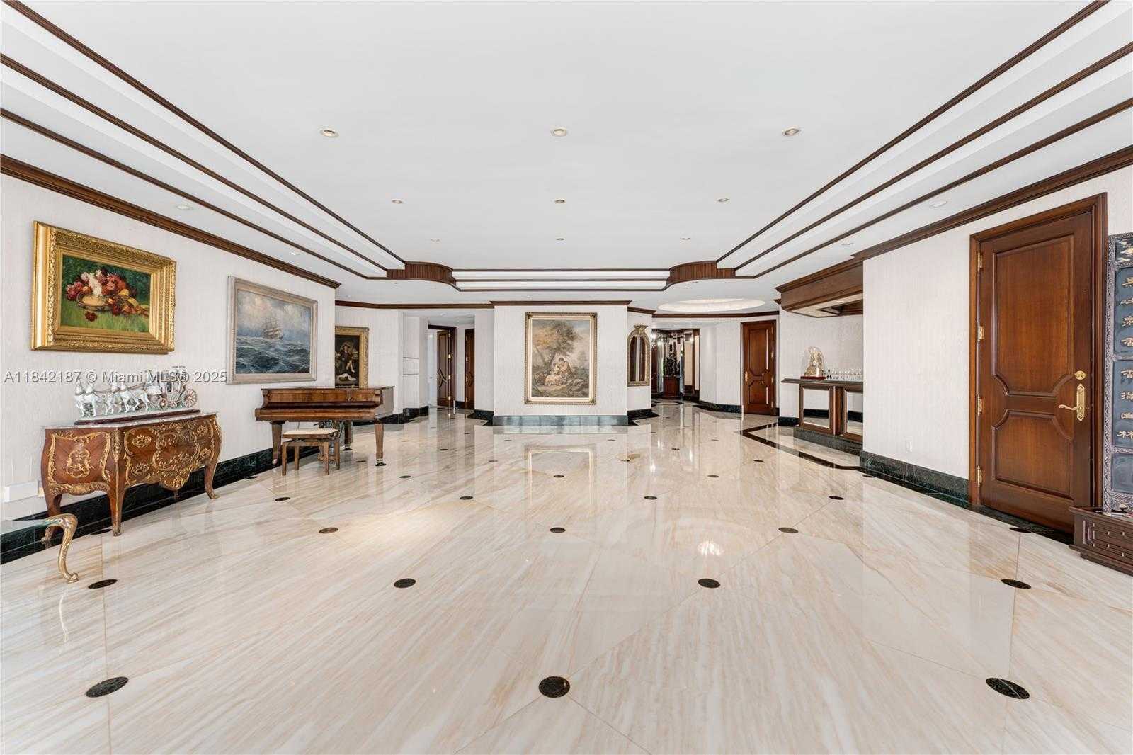 Small Image of 5757 COLLINS AVE #PH-4, Miami Beach Number 11