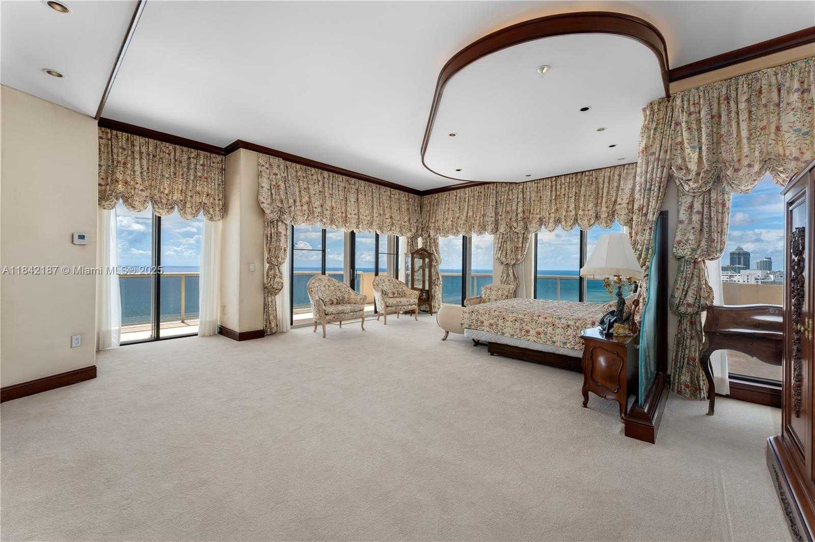 Small Image of 5757 COLLINS AVE #PH-4, Miami Beach Number 16