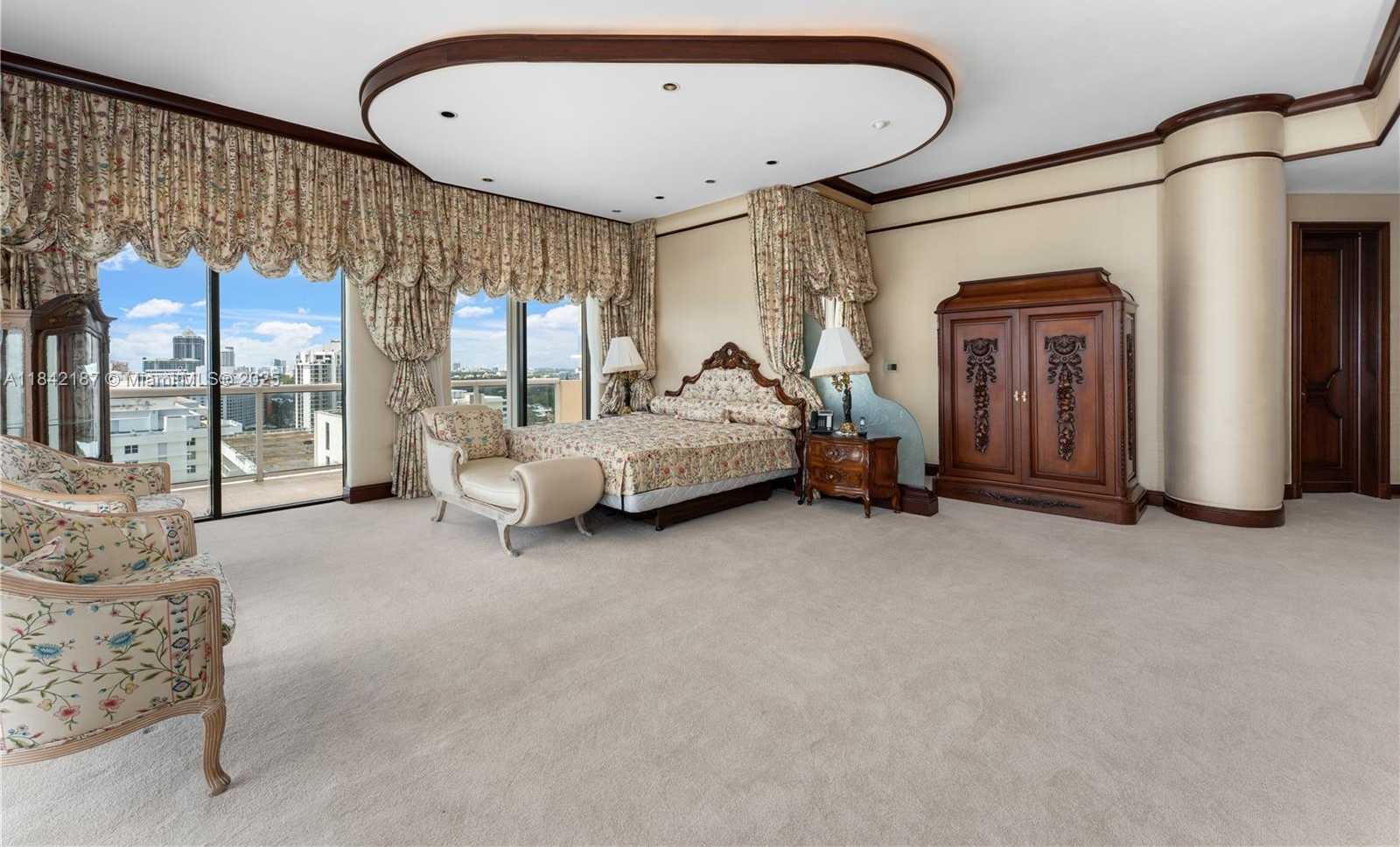 Small Image of 5757 COLLINS AVE #PH-4, Miami Beach Number 17