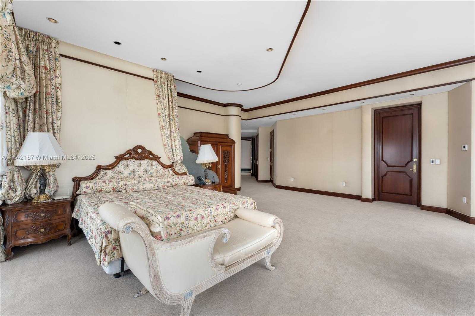 Small Image of 5757 COLLINS AVE #PH-4, Miami Beach Number 18
