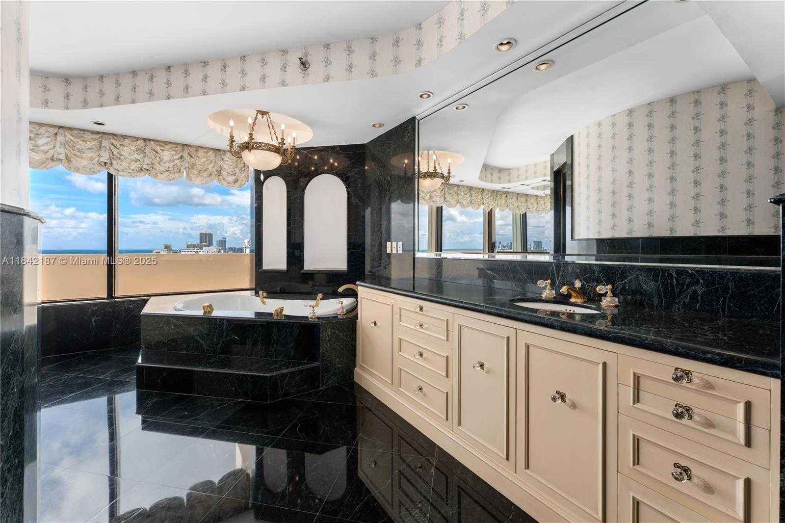 Small Image of 5757 COLLINS AVE #PH-4, Miami Beach Number 19