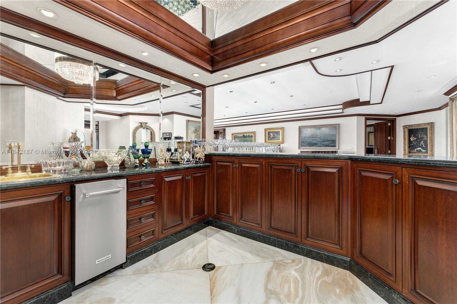 Small Image of 5757 COLLINS AVE #PH-4, Miami Beach Number 20
