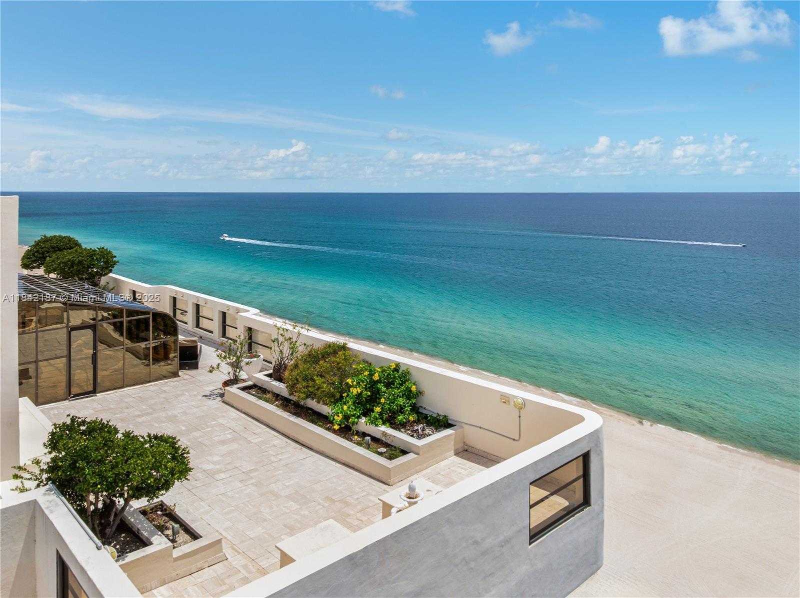 Small Image of 5757 COLLINS AVE #PH-4, Miami Beach Number 24