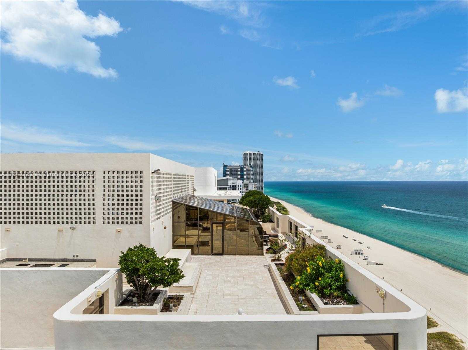 Small Image of 5757 COLLINS AVE #PH-4, Miami Beach Number 25