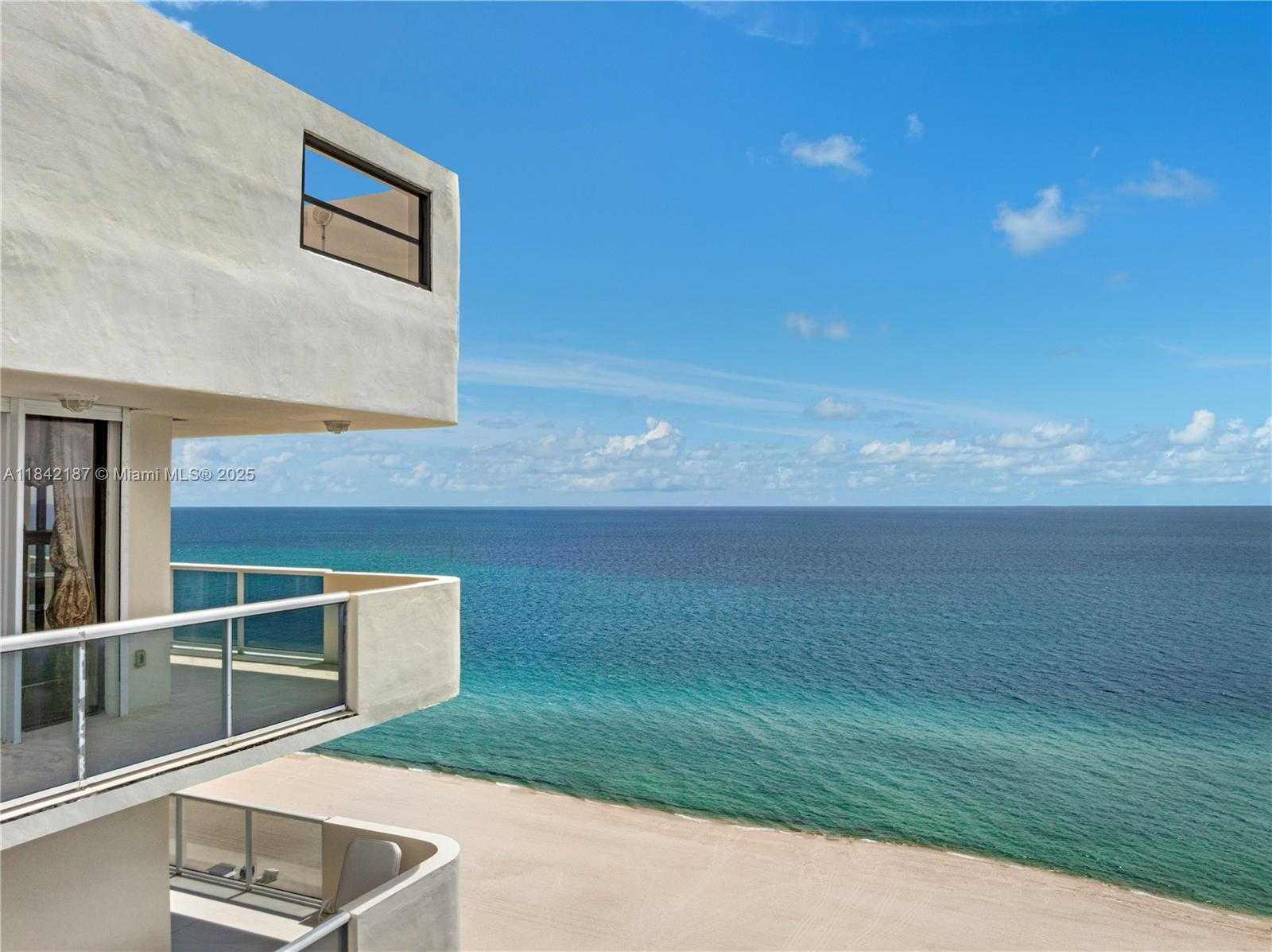 Small Image of 5757 COLLINS AVE #PH-4, Miami Beach Number 27